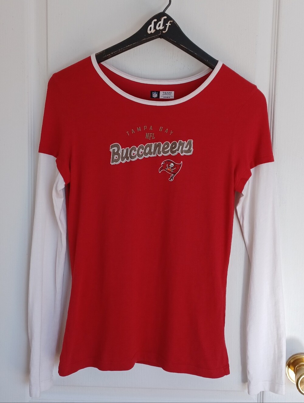 2008 NFL TEAM APPAREL WOMENS MEDIUM* TAMPA BAY BUCCANEERS LONG-SLEEVE T-SHIRT
